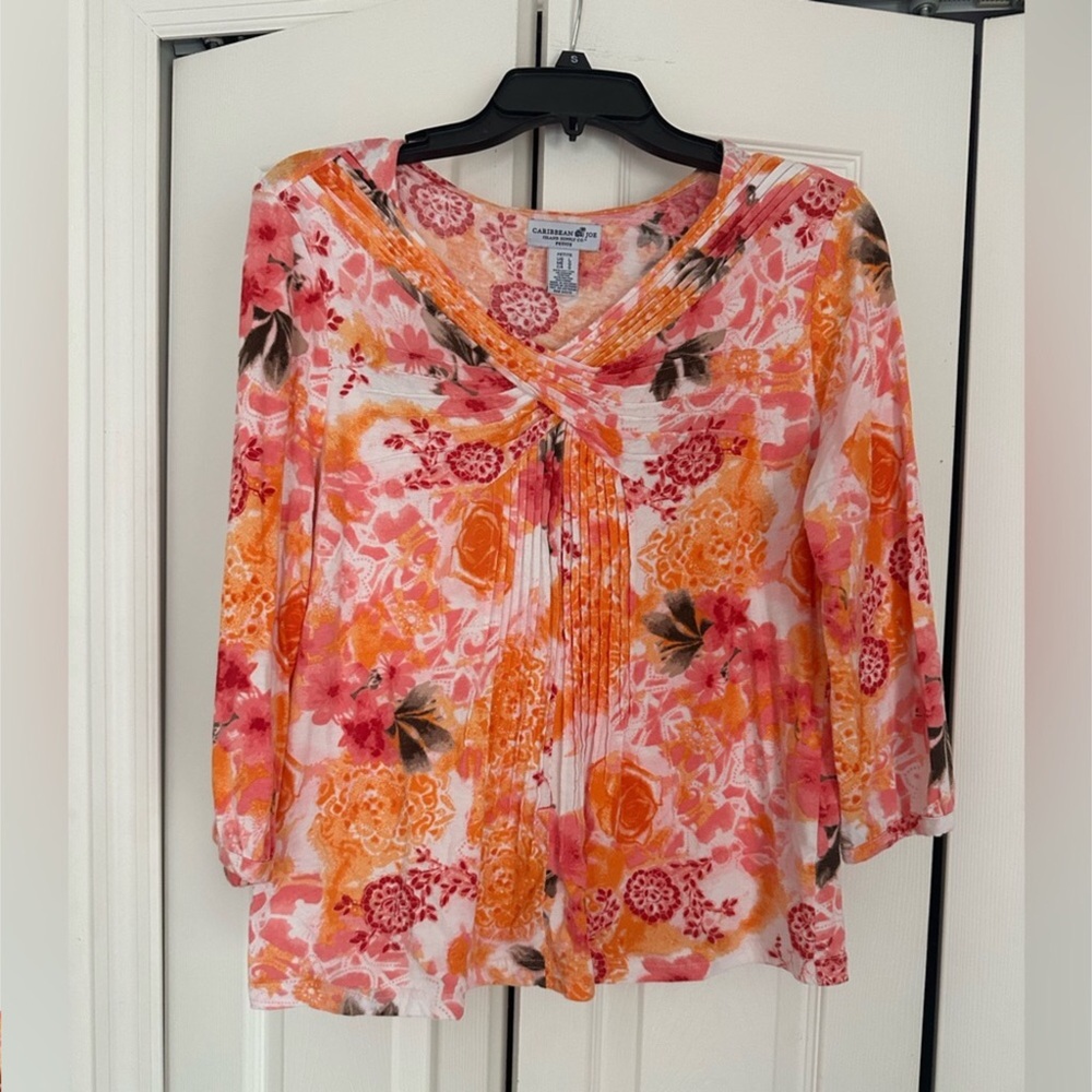 CARIBBEAN JOE Vibrant Tropical Floral V-Neck Casual Top